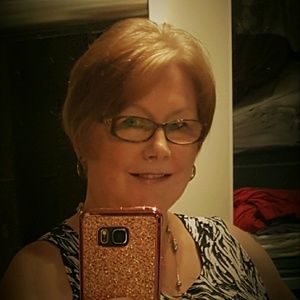 Meet your Posher, Laurie